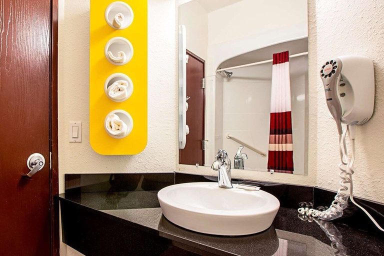 Bathroom 4, Seasons Inn Traverse City, Grand Traverse