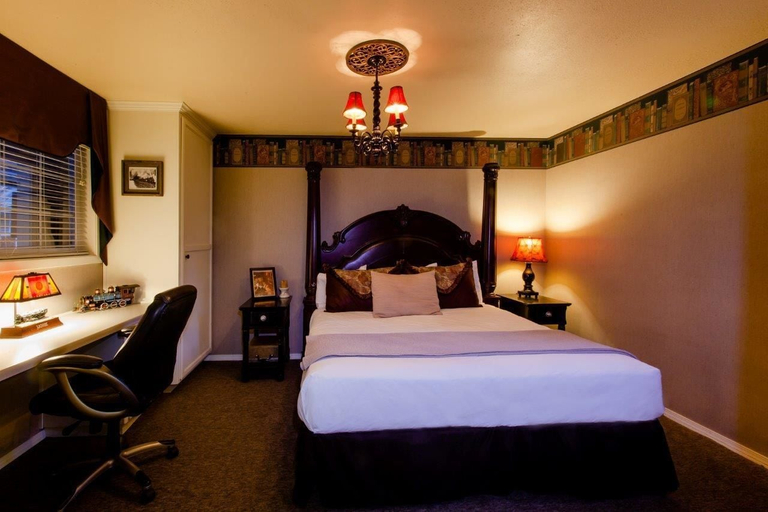 Bedroom 2, Strawberry Valley Inn, Siskiyou