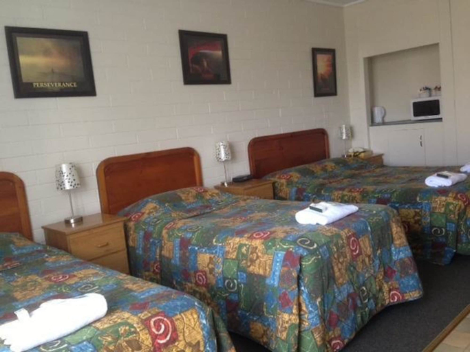 Bedroom 2, Gisborne Motel, Macedon Ranges Bal