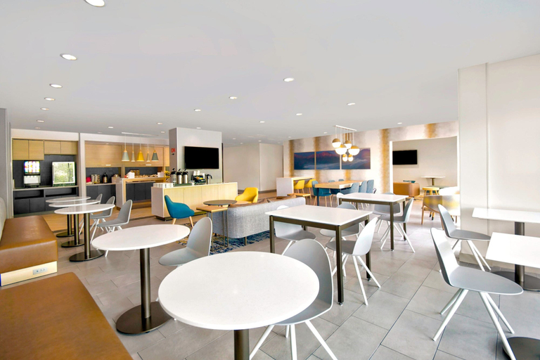 Food & Drinks 5, TownePlace Suites by Marriott Asheville West, Buncombe