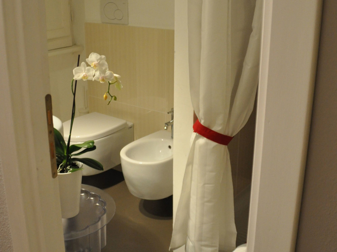 Bathroom, Flaminia366, Rome