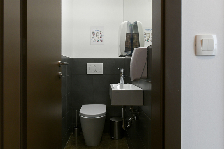 Bathroom 4, Atik Rooms, Ljubljana