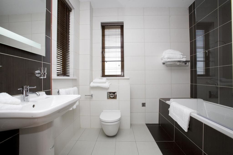 Bathroom 3, Waterford Castle Lodges