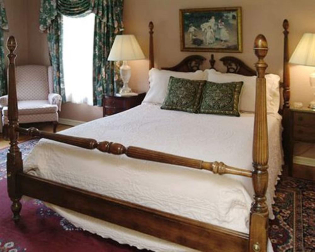 Bedroom 4, Montague Inn, Saginaw