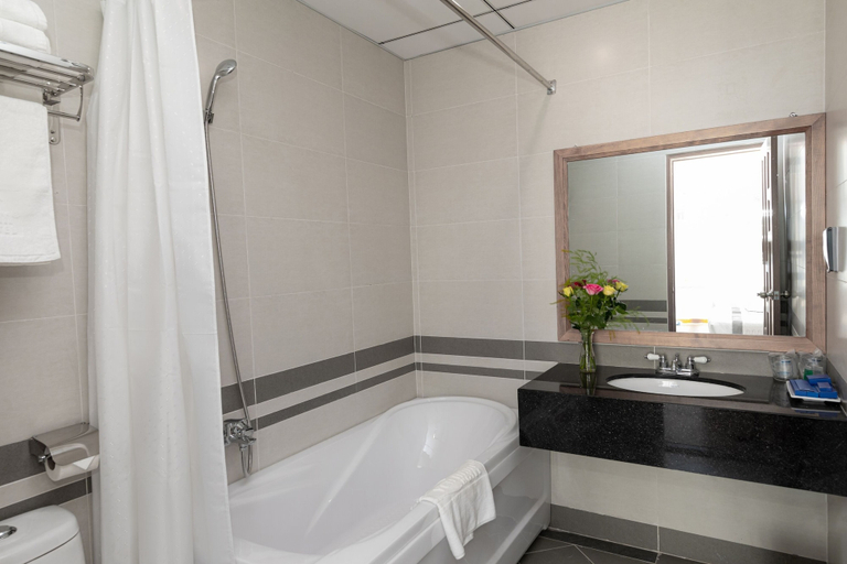 Bathroom 4, Yen Nam Hotel Hoang Van Thu, Phú Nhuận