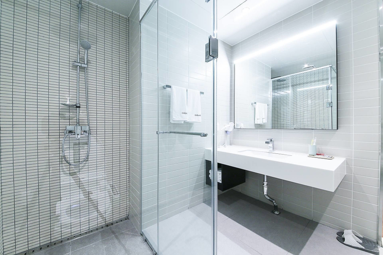 Bathroom 5, Golden River Hotel, Geum-cheon