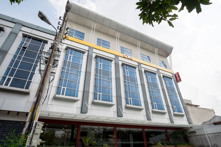 Exterior & Views 2, OYO 727 Merlion Hotel, Medan