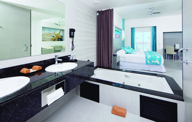 Bathroom 4, Hotel Riu Playa Blanca - All Inclusive, Antón
