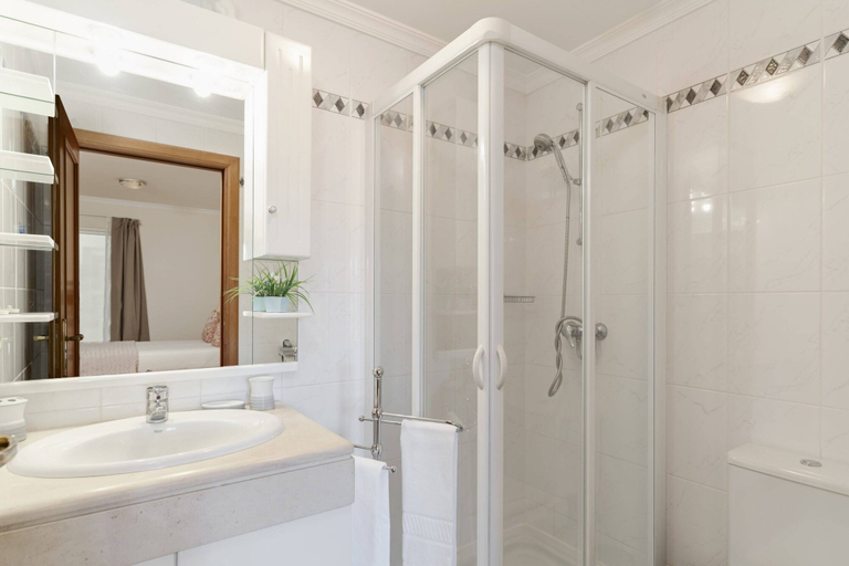 Bathroom 4, Ilhéus III by An Island Apart, Funchal