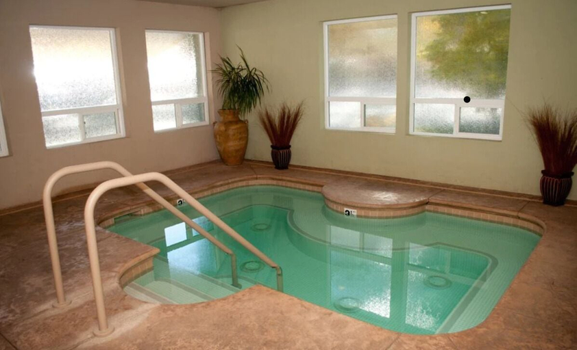 Sport & Beauty 5, GetAways at the Lodge at Kingsbury Crossing, Douglas