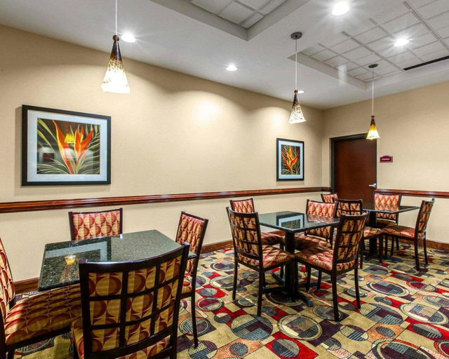 Food & Drinks 4, Comfort Suites Waycross, Ware