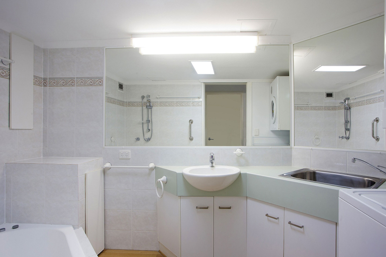 Bathroom 5, Noosa Shores Resort, Noosa - Noosa-Noosaville