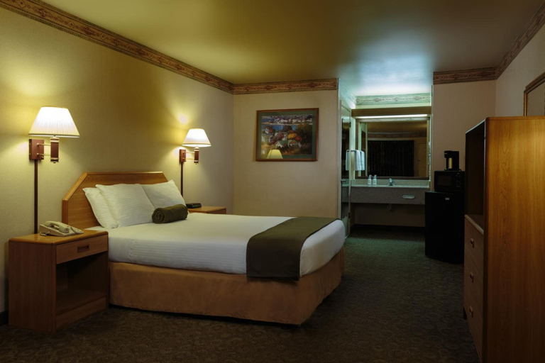 Bedroom 3, The Redwood Riverwalk, A Boutique Hotel, Humboldt