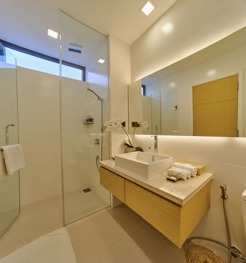 Bathroom, Modern 4 BR villa-golf view for family, Da Nang