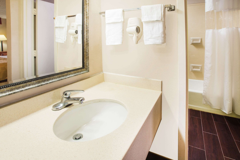 Bathroom 4, Baymont by Wyndham Mobile/ I-65, Mobile