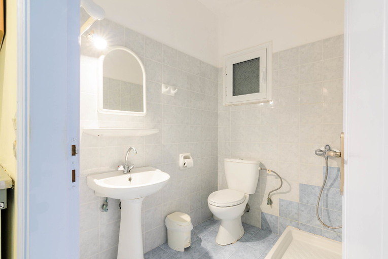 Bathroom 3, Regina Apartments, Ionian Islands