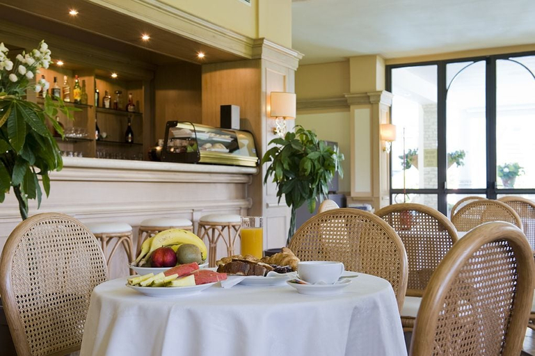 Food & Drinks 5, Hotel Poseidon, Latina