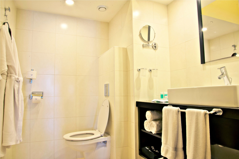 Bathroom 5, Royal Torarica Hotel, Rainville