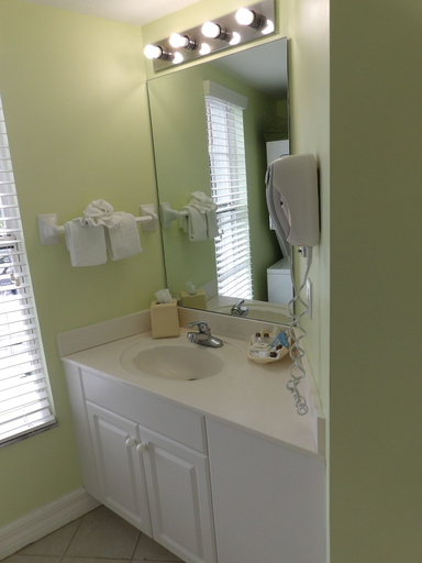 Bathroom 3, Edison Beach House, Lee