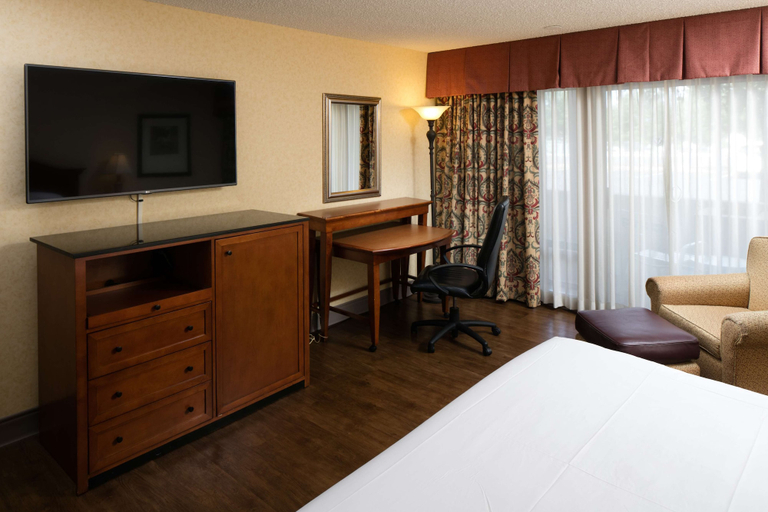 Bedroom 3, Red Lion Hotel Redding, Shasta