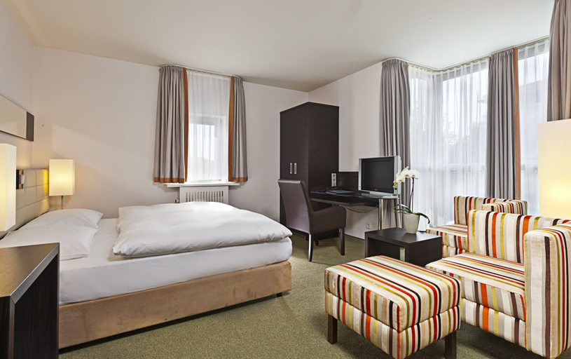 Bedroom 3, City Hotel Dresden Radebeul, Meißen