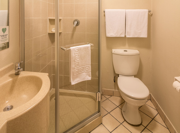 Bathroom 5, Road Lodge Mbombela, Ehlanzeni