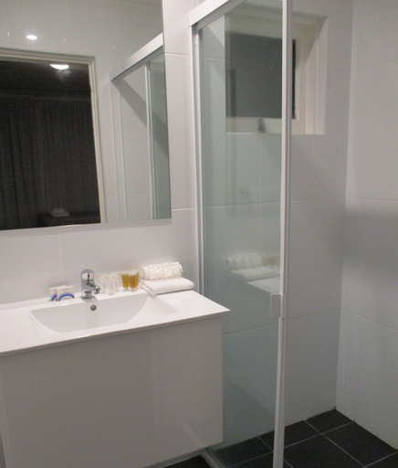Bathroom 3, Cronulla Motor Inn, Sutherland Shire - East
