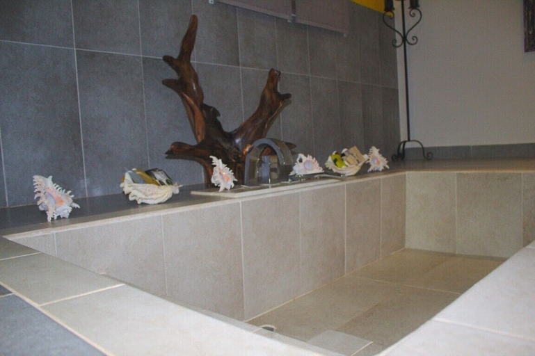 Bathroom 4, Nid'Aigle