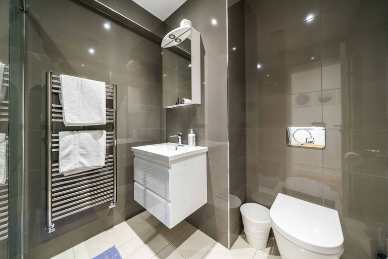 Bathroom 3, London City View, London