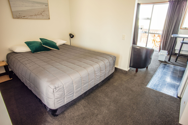 Bedroom 2, The Kaka Point Motels, Clutha