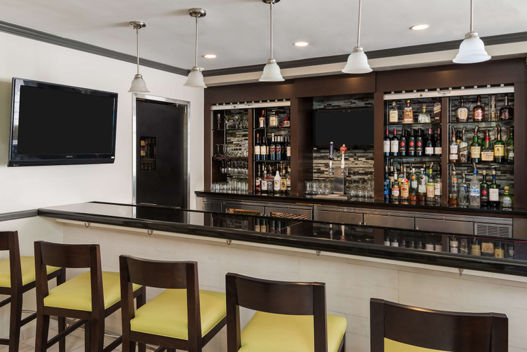 Food & Drinks 5, Hilton Garden Inn Westbury, Nassau