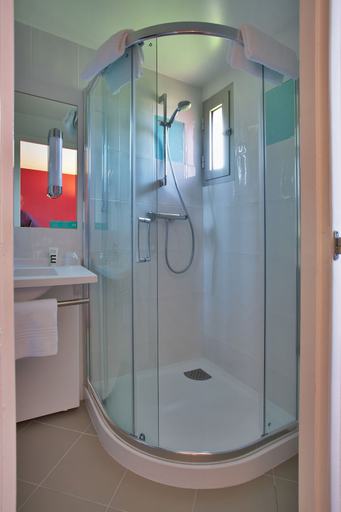 Bathroom 5, Mercure Luxeuil Les Bains Hexagone Hotel, Haute-Saône