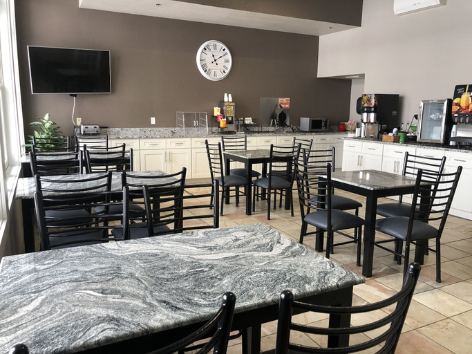 Food & Drinks 5, HomeTown Inn & Suites, Scott