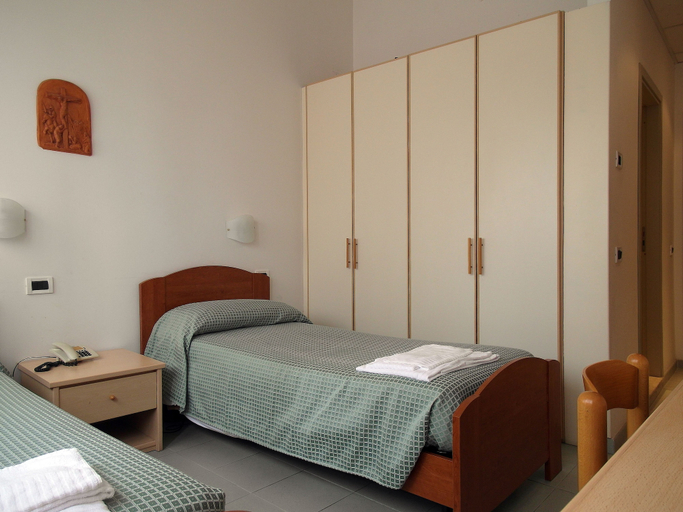 Bedroom 3, Opera Don Calabria Casa per Ferie, Roma