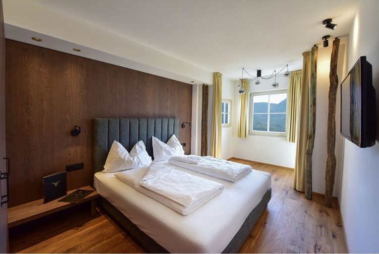 Bedroom 2, Hotel Goldene Traube, Bolzano