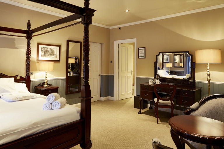 Bedroom 2, The Golden Pheasant, Cheshire West and Chester