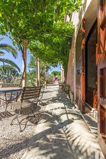 Others 5, Casa Redonda, Baleares