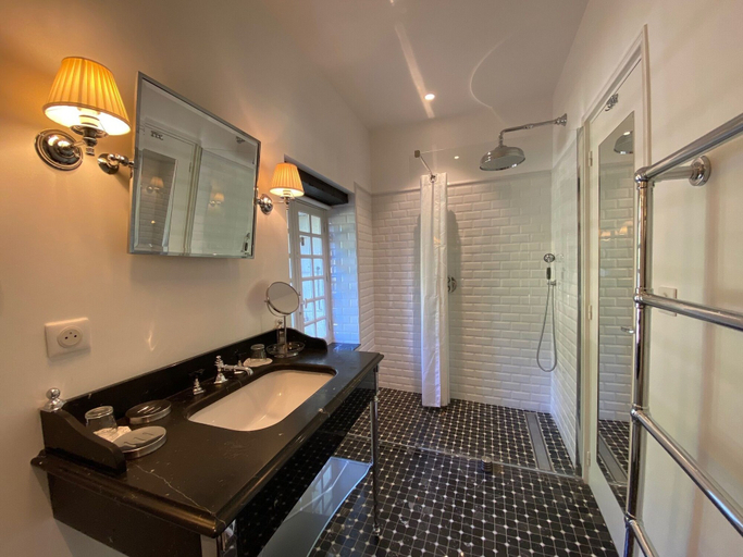 Bathroom 5, Le Moulin Du Roc, Dordogne