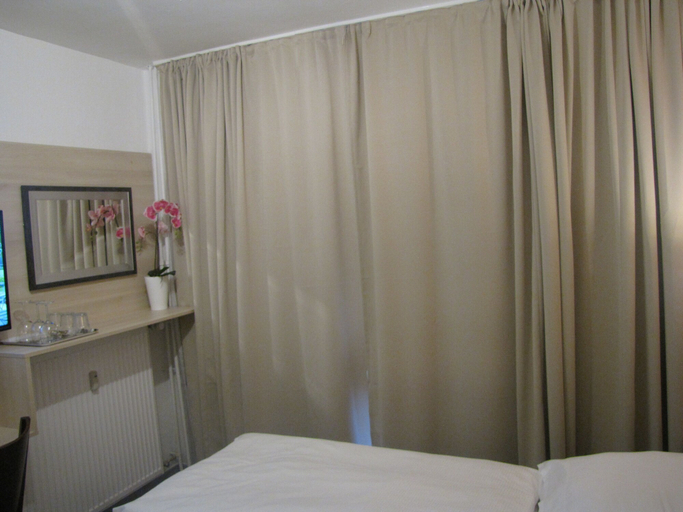 Bedroom 4, Milano Hotel, Hamburg