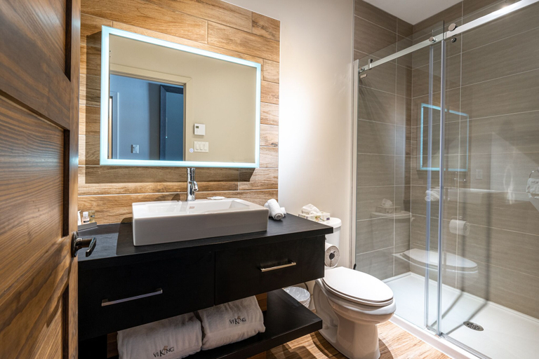 Bathroom 4, Le Viking Resort & Marina, Les Pays-d'en-Haut