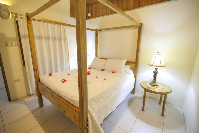 Bedroom 4, Catcha Falling Star
