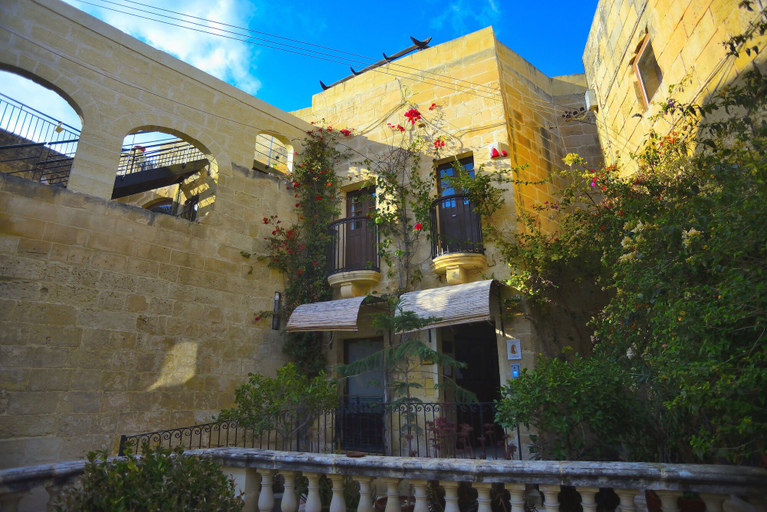 Exterior & Views 2, The Burrow Guest House