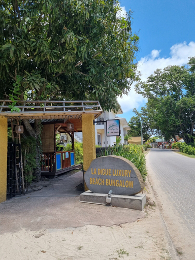 Exterior & Views 2, La Digue Luxury Beach Bungalow Spa & Gym, Diana