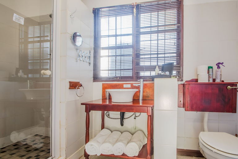 Bathroom 4, HoneyPot Guesthouse, eThekwini