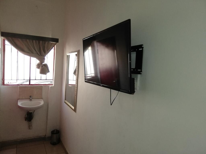 Bathroom 4, Defountain Guest house, City of Johannesburg