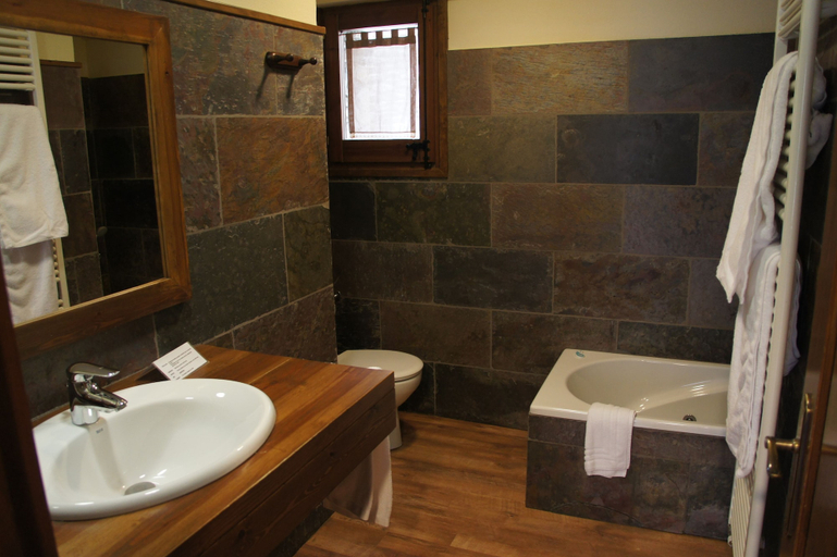 Bathroom 3, Cal Marrufes, Girona