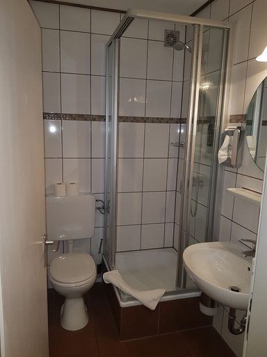 Bathroom 3, Ferienwohnungen am Buchbrunnen, Ostallgäu