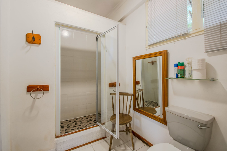 Bathroom 4, HoneyPot Guesthouse, eThekwini
