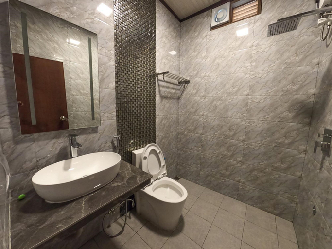 Bathroom 3, Huvan Inn, Vaavu Atoll
