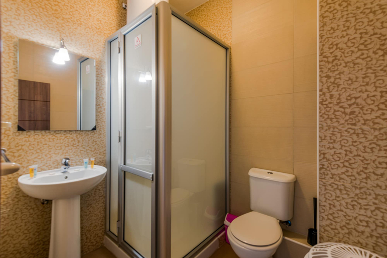 Bathroom, Seashells Self Catering Apartment by Getaways Malta, Saint Paul's Bay